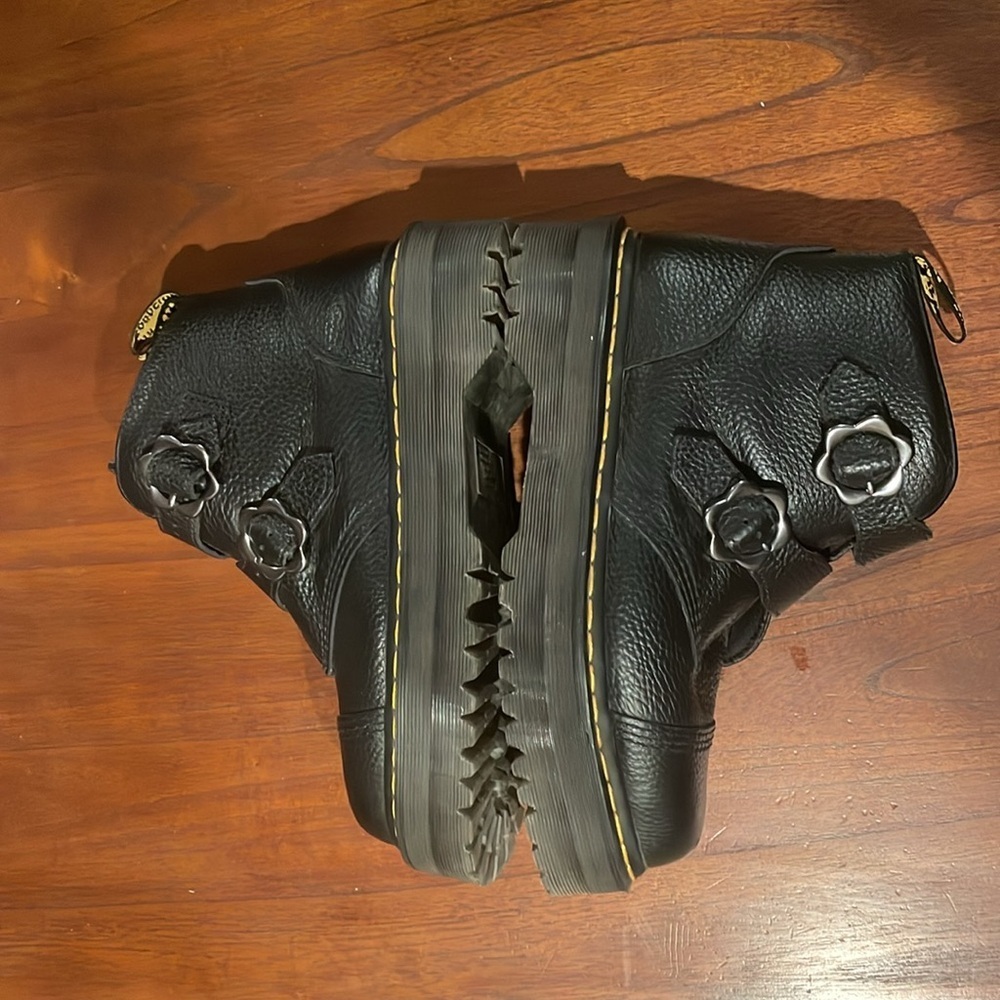 Dr. Martens Devon Flower Buckle Leather Platform Boots in Black Size 10 - Picture 9 of 16